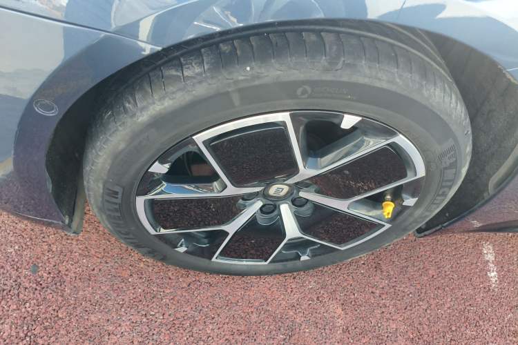 Used Xiaomi Auto SU7 2024 Rear-Drive Long-Range Intelligent Driving Version Exterior 4