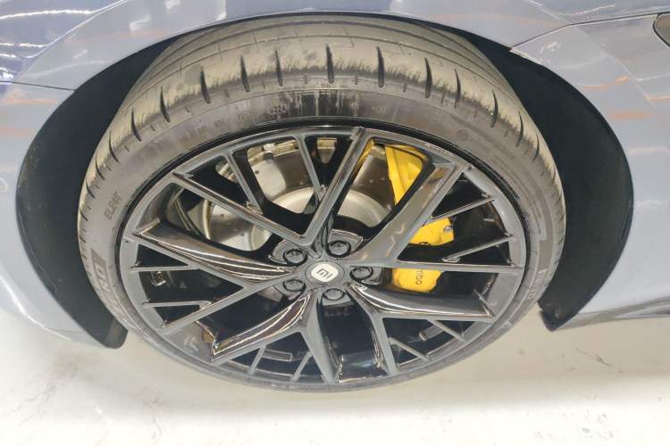 Used Xiaomi Auto SU7 2024 Four-Wheel Drive Ultra-Long Range Advanced Intelligent Driving Max Edition Exterior 4