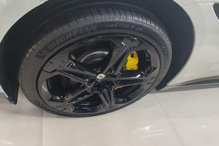 Used Xiaomi Auto SU7 2024 Four-Wheel Drive Ultra-Long Range Advanced Intelligent Driving Max Edition Exterior 4