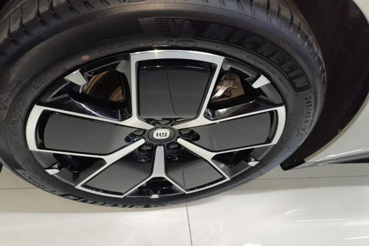 Used Xiaomi Auto SU7 2024 Rear-Drive Long-Range Intelligent Driving Version Exterior 4