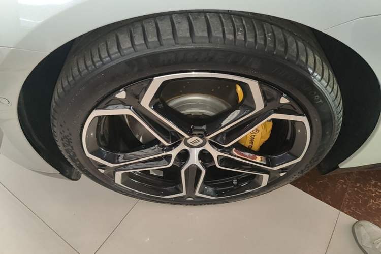 Used Xiaomi Auto SU7 2024 Four-Wheel Drive Ultra-Long Range Advanced Intelligent Driving Max Edition Exterior 4