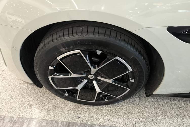 Used Xiaomi Auto SU7 2024 Rear-Drive Long-Range Intelligent Driving Version Exterior 4
