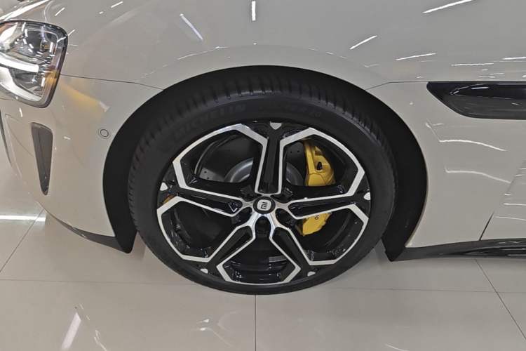 Used Xiaomi Auto SU7 2024 Four-Wheel Drive Ultra-Long Range Advanced Intelligent Driving Max Edition Exterior 4