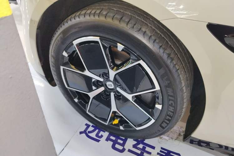 Used Xiaomi Auto SU7 2024 Rear-Drive Long-Range Intelligent Driving Version Exterior 4