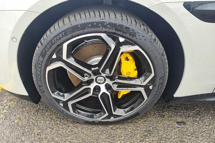 Used Xiaomi Auto SU7 2024 Rear-Drive Long-Range Intelligent Driving Version Exterior 4