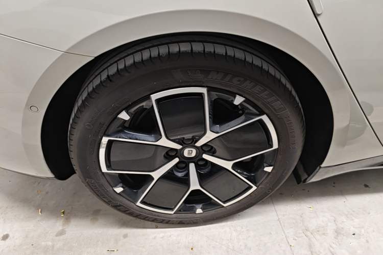 Used Xiaomi Auto SU7 2024 Rear-Drive Long-Range Intelligent Driving Version Exterior 5