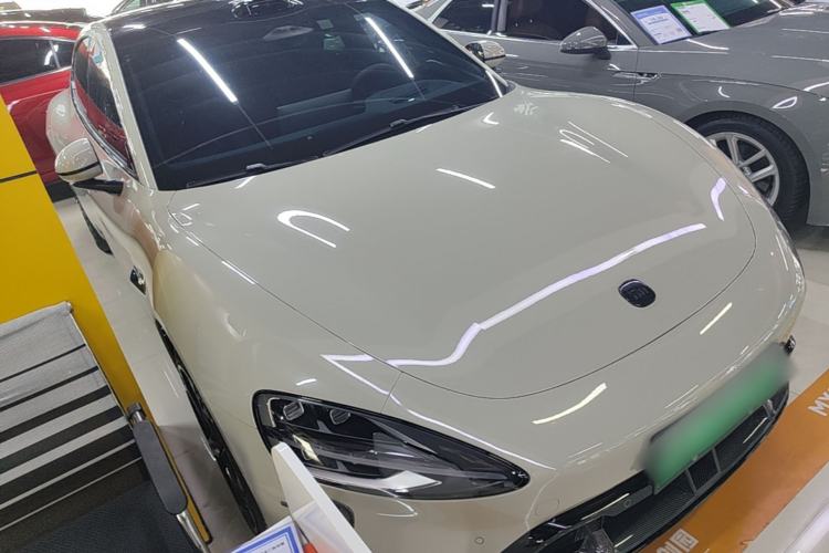 Used Xiaomi Auto SU7 2024 Four-Wheel Drive Ultra-Long Range Advanced Intelligent Driving Max Edition Front Right 45 Deg