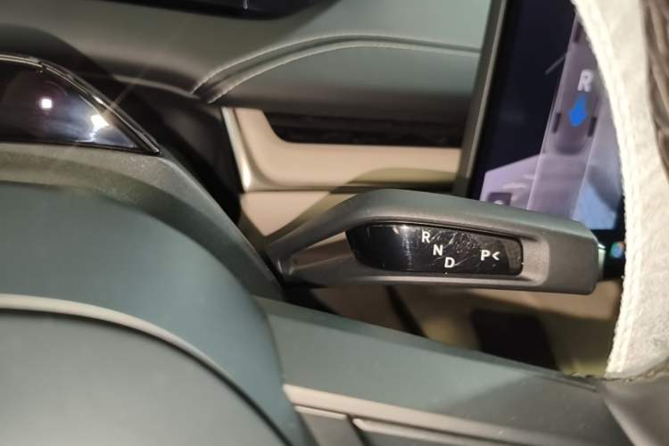 Used Xiaomi Auto SU7 2024 Four-Wheel Drive Ultra-Long Range Advanced Intelligent Driving Max Edition Gear Lever