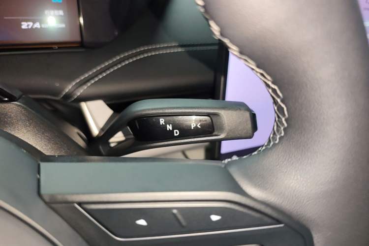 Used Xiaomi Auto SU7 2024 Four-Wheel Drive Ultra-Long Range Advanced Intelligent Driving Max Edition Gear Lever