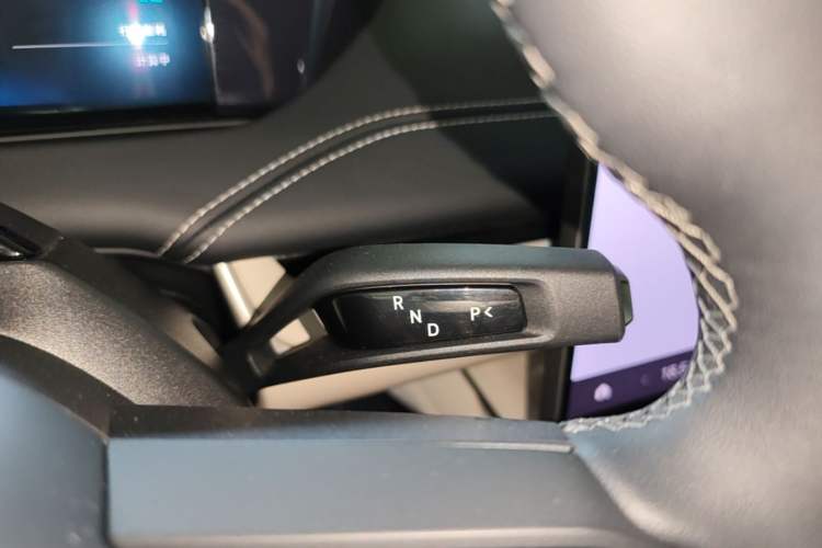 Used Xiaomi Auto SU7 2024 Rear-Drive Ultra-Long Range Advanced Pro-Level Intelligent Driving Version Gear Lever