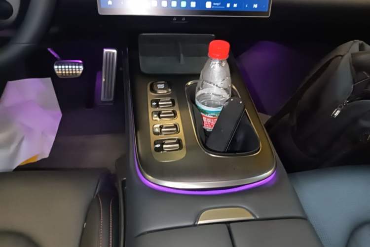 Used Xiaomi Auto SU7 2024 Four-Wheel Drive Ultra-Long Range Advanced Intelligent Driving Max Edition Gear Lever