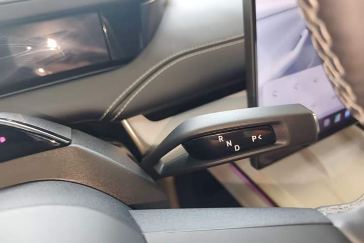 Used Xiaomi Auto SU7 2024 Rear-Drive Ultra-Long Range Advanced Pro-Level Intelligent Driving Version Gear Lever