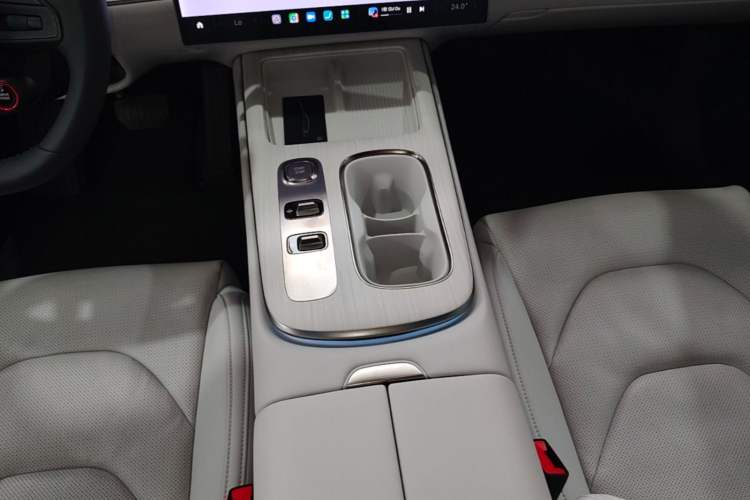 Used Xiaomi Auto SU7 2024 Rear-Drive Ultra-Long Range Advanced Pro-Level Intelligent Driving Version Gear Lever