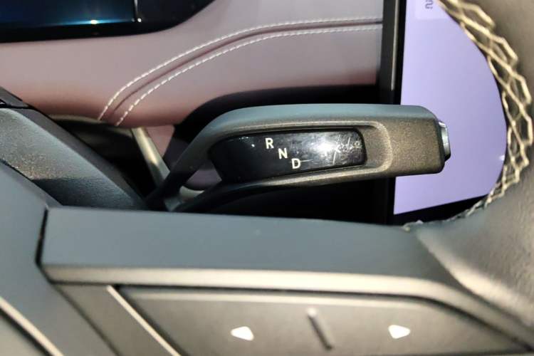 Used Xiaomi Auto SU7 2024 Rear-Drive Ultra-Long Range Advanced Pro-Level Intelligent Driving Version Gear Lever