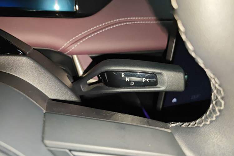 Used Xiaomi Auto SU7 2024 Rear-Drive Long-Range Intelligent Driving Version Gear Lever