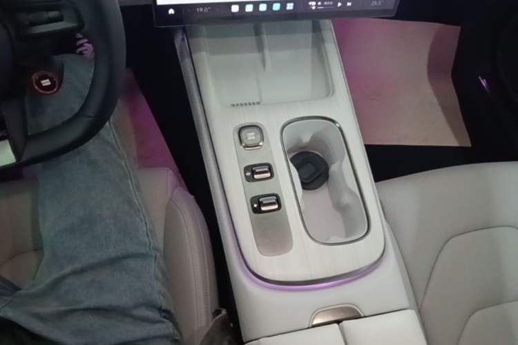 Used Xiaomi Auto SU7 2024 Rear-Drive Long-Range Intelligent Driving Version Gear Lever