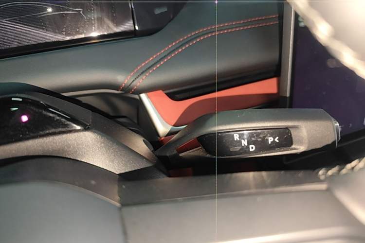 Used Xiaomi Auto SU7 2024 Four-Wheel Drive Ultra-Long Range Advanced Intelligent Driving Max Edition Gear Lever