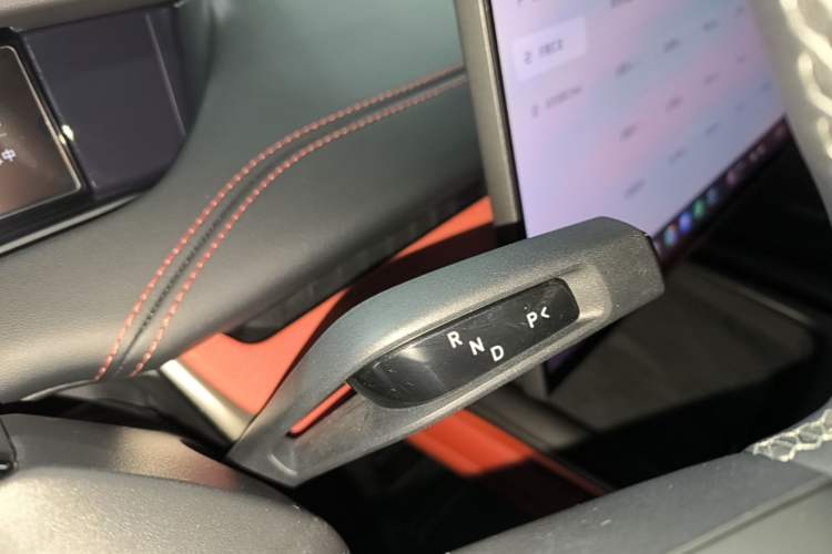 Used Xiaomi Auto SU7 2024 Four-Wheel Drive Ultra-Long Range Advanced Intelligent Driving Max Edition Gear Lever
