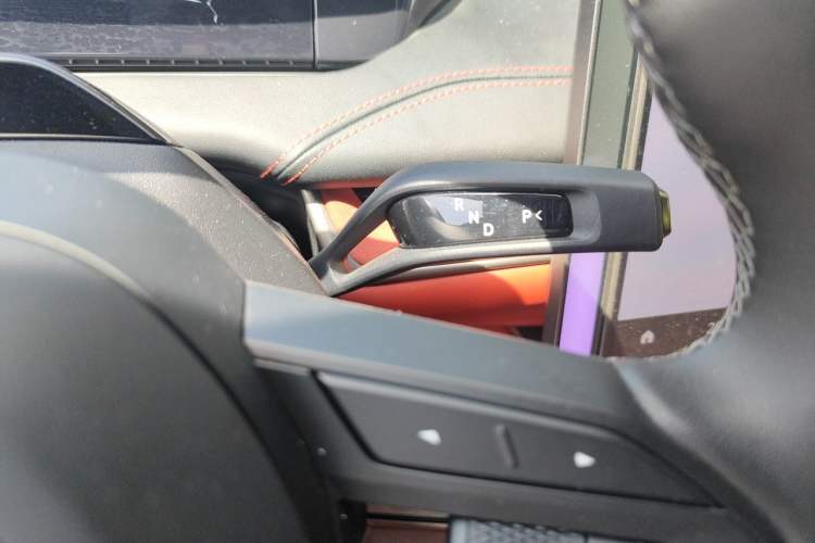Used Xiaomi Auto SU7 2024 Rear-Drive Ultra-Long Range Advanced Pro-Level Intelligent Driving Version Gear Lever