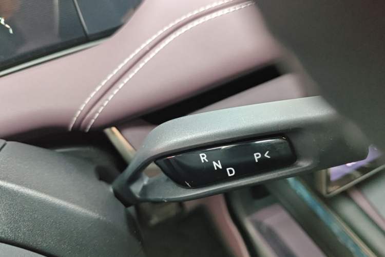 Used Xiaomi Auto SU7 2024 Rear-Drive Ultra-Long Range Advanced Pro-Level Intelligent Driving Version Gear Lever
