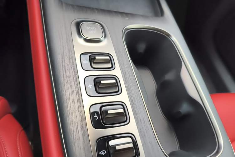 Used Xiaomi Auto SU7 2024 Four-Wheel Drive Ultra-Long Range Advanced Intelligent Driving Max Edition Gear Lever