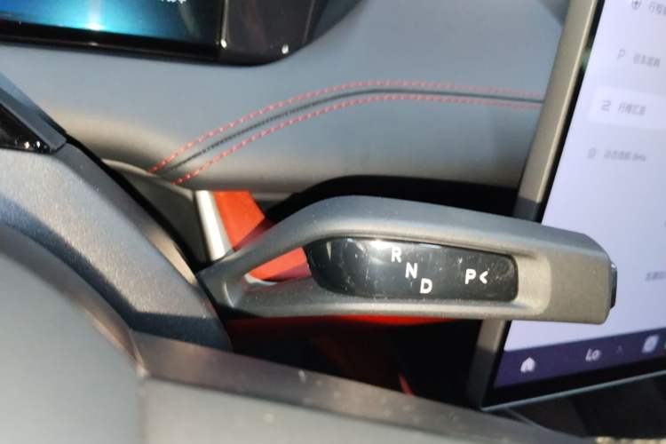 Used Xiaomi Auto SU7 2024 Rear-Drive Long-Range Intelligent Driving Version Gear Lever
