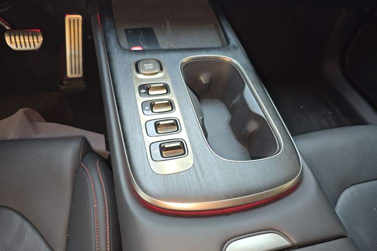 Used Xiaomi Auto SU7 2024 Four-Wheel Drive Ultra-Long Range Advanced Intelligent Driving Max Edition Gear Lever