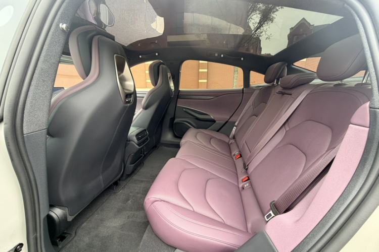 Used Xiaomi Auto SU7 2024 Rear-Drive Long-Range Intelligent Driving Version Interior 1