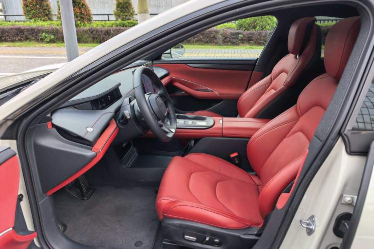 Used Xiaomi Auto SU7 2024 Rear-Drive Long-Range Intelligent Driving Version Interior 1