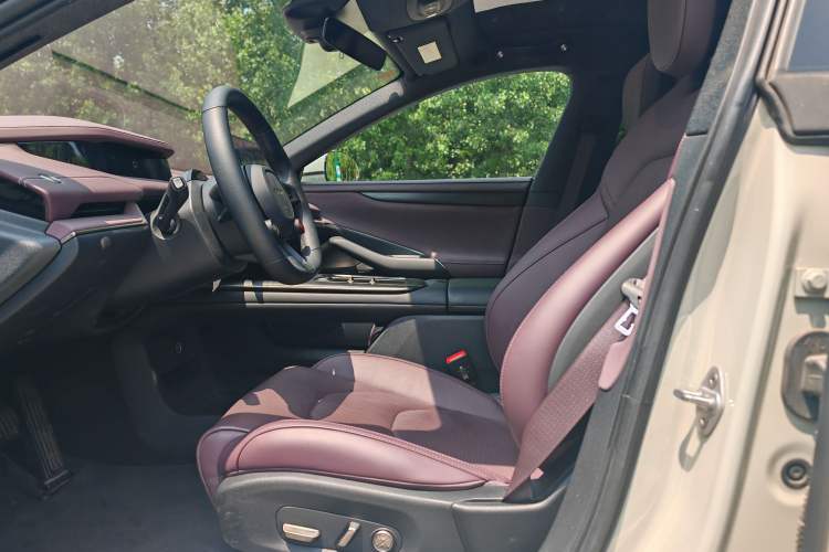 Used Xiaomi Auto SU7 2024 Rear-Drive Long-Range Intelligent Driving Version Interior 1