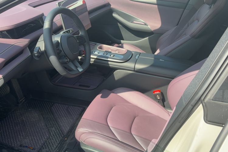 Used Xiaomi Auto SU7 2024 Rear-Drive Long-Range Intelligent Driving Version Interior 1