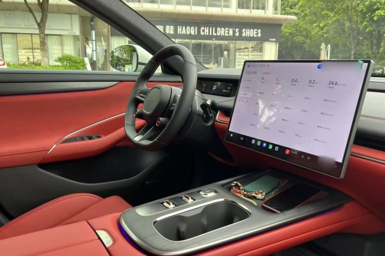 Used Xiaomi Auto SU7 2024 Rear-Drive Ultra-Long Range Advanced Pro-Level Intelligent Driving Version Interior 1