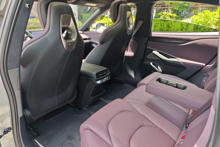 Used Xiaomi Auto SU7 2024 Four-Wheel Drive Ultra-Long Range Advanced Intelligent Driving Max Edition Interior 10