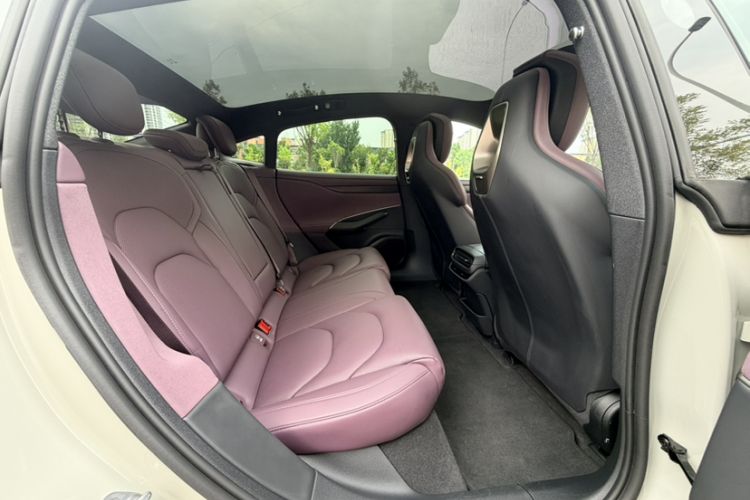 Used Xiaomi Auto SU7 2024 Rear-Drive Long-Range Intelligent Driving Version Interior 12