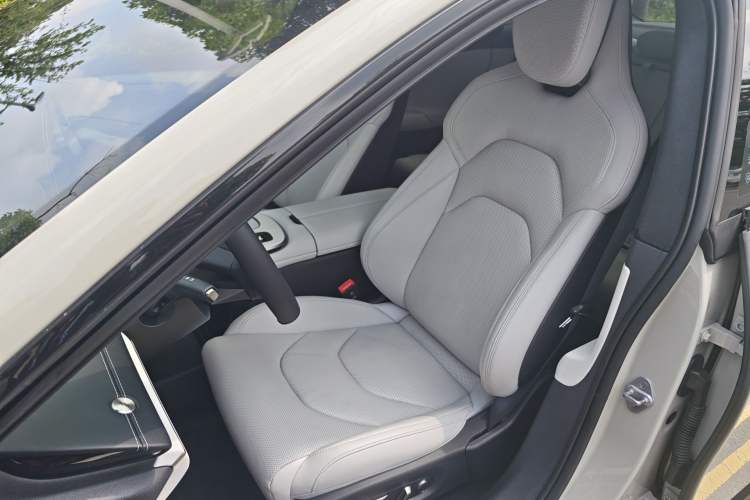 Used Xiaomi Auto SU7 2024 Four-Wheel Drive Ultra-Long Range Advanced Intelligent Driving Max Edition Interior 2