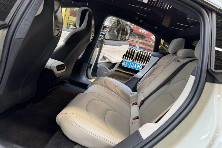Used Xiaomi Auto SU7 2024 Rear-Drive Long-Range Intelligent Driving Version Interior 2