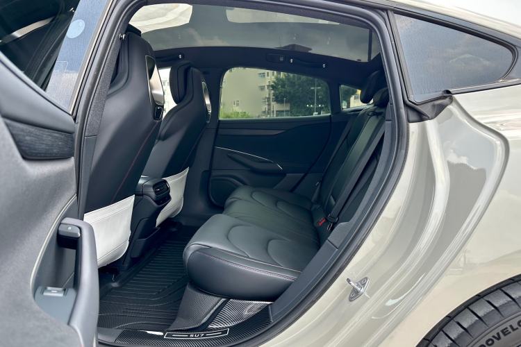 Used Xiaomi Auto SU7 2024 Rear-Drive Long-Range Intelligent Driving Version Interior 2