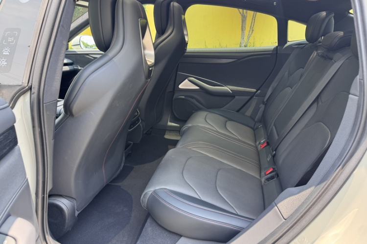 Used Xiaomi Auto SU7 2024 Four-Wheel Drive Ultra-Long Range Advanced Intelligent Driving Max Edition Interior 2