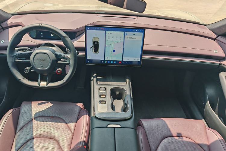 Used Xiaomi Auto SU7 2024 Rear-Drive Long-Range Intelligent Driving Version Interior 2