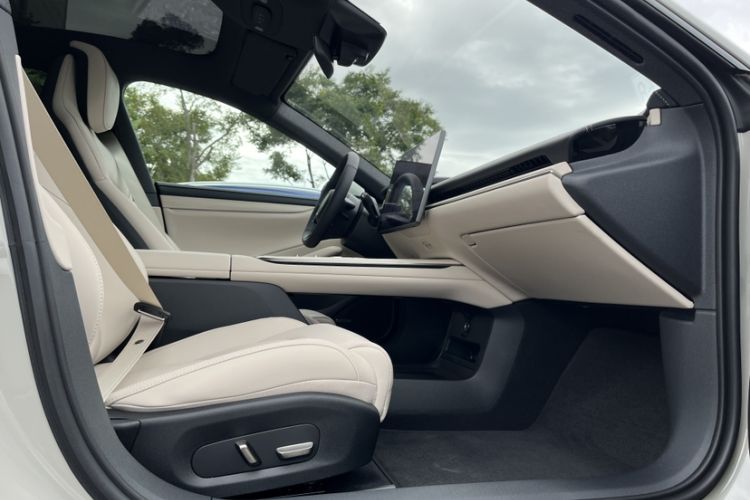 Used Xiaomi Auto SU7 2024 Rear-Drive Long-Range Intelligent Driving Version Interior 2