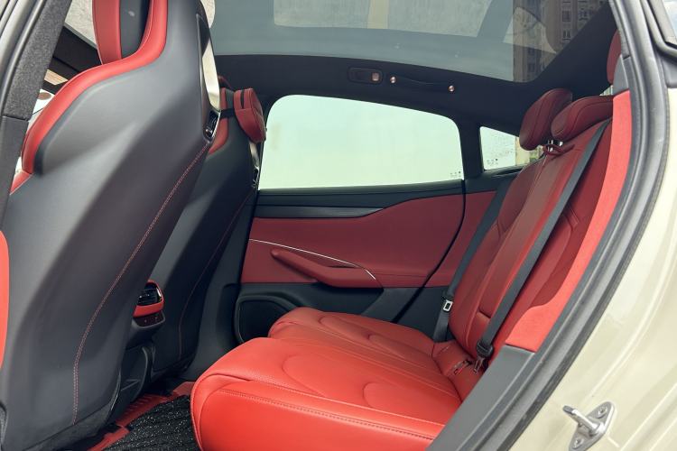 Used Xiaomi Auto SU7 2024 Rear-Drive Ultra-Long Range Advanced Pro-Level Intelligent Driving Version Interior 2