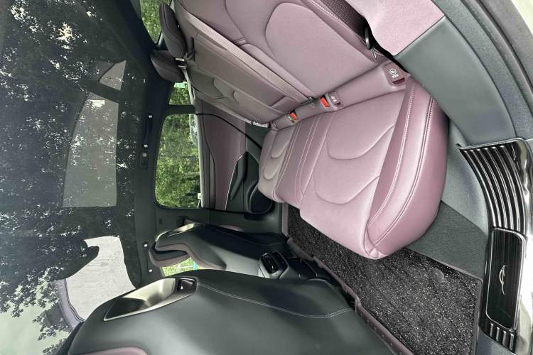 Used Xiaomi Auto SU7 2024 Rear-Drive Ultra-Long Range Advanced Pro-Level Intelligent Driving Version Interior 2