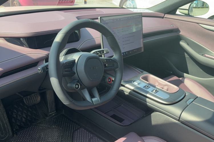 Used Xiaomi Auto SU7 2024 Rear-Drive Long-Range Intelligent Driving Version Interior 2