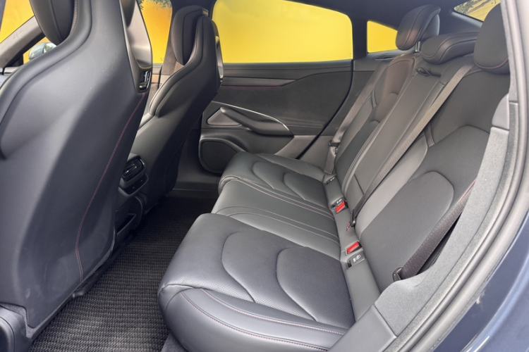 Used Xiaomi Auto SU7 2024 Four-Wheel Drive Ultra-Long Range Advanced Intelligent Driving Max Edition Interior 2