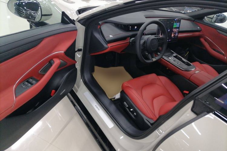 Used Xiaomi Auto SU7 2024 Rear-Drive Long-Range Intelligent Driving Version Interior 3