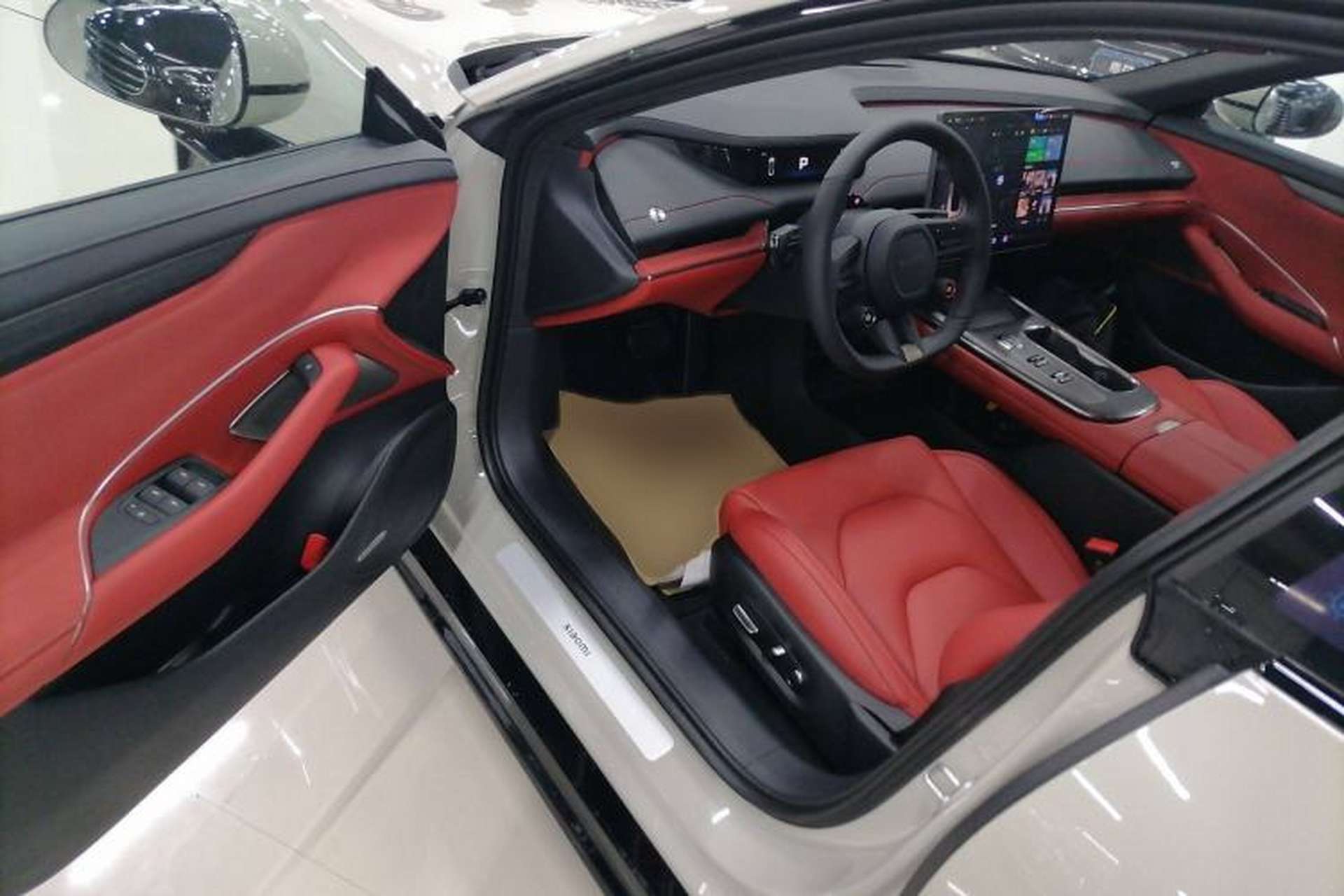 Used Xiaomi Auto SU7 2024 Rear-Drive Long-Range Intelligent Driving Version Interior 3