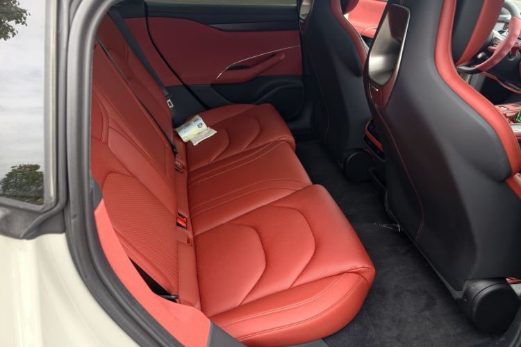 Used Xiaomi Auto SU7 2024 Rear-Drive Long-Range Intelligent Driving Version Interior 3