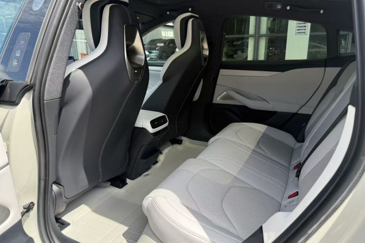 Used Xiaomi Auto SU7 2024 Rear-Drive Ultra-Long Range Advanced Pro-Level Intelligent Driving Version Interior 3