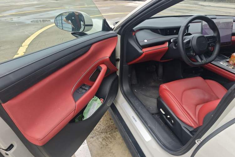Used Xiaomi Auto SU7 2024 Rear-Drive Long-Range Intelligent Driving Version Interior 3