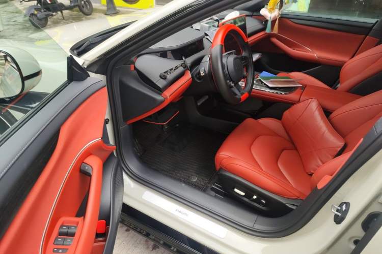 Used Xiaomi Auto SU7 2024 Rear-Drive Long-Range Intelligent Driving Version Interior 3